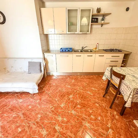 Appartamento Robinson Apollon Gdinj